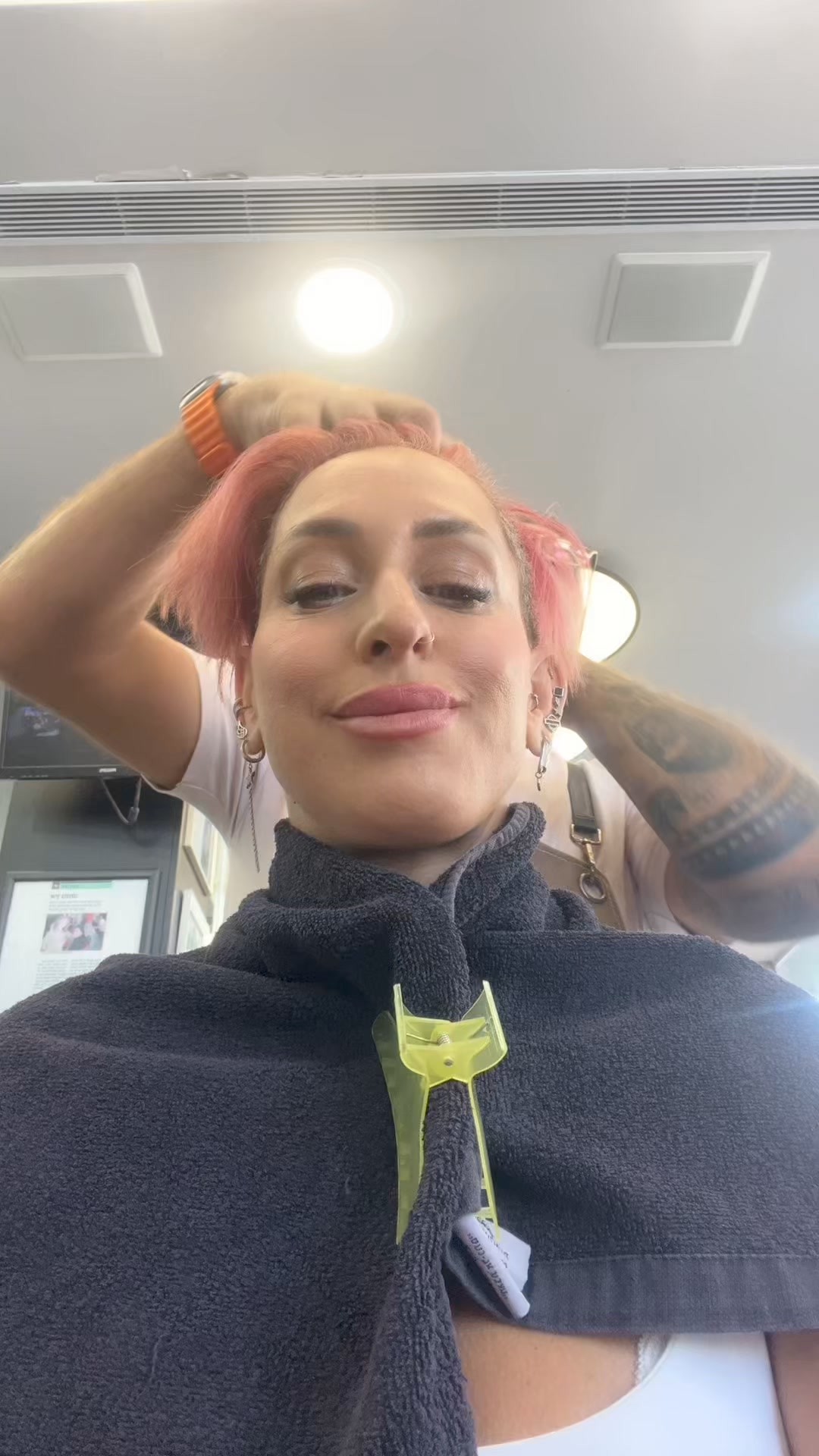 כמה פעמים רצית לעשות שינוי ולא העזת ?!
 #מאפרתמהטיקטוק #תספורתחדשה #ורוד #שינוי @amirbakshihair