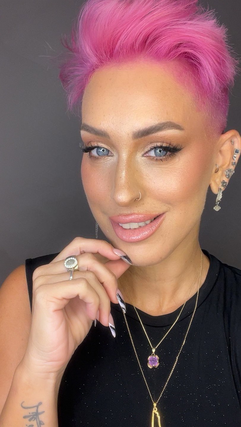 Transition 🩷💄 התספורת החדשה שלי #לפניואחרי #מאפרתמהאינסטגרם #איפורמקצועי #תספורתחדשה @amirbakshihair