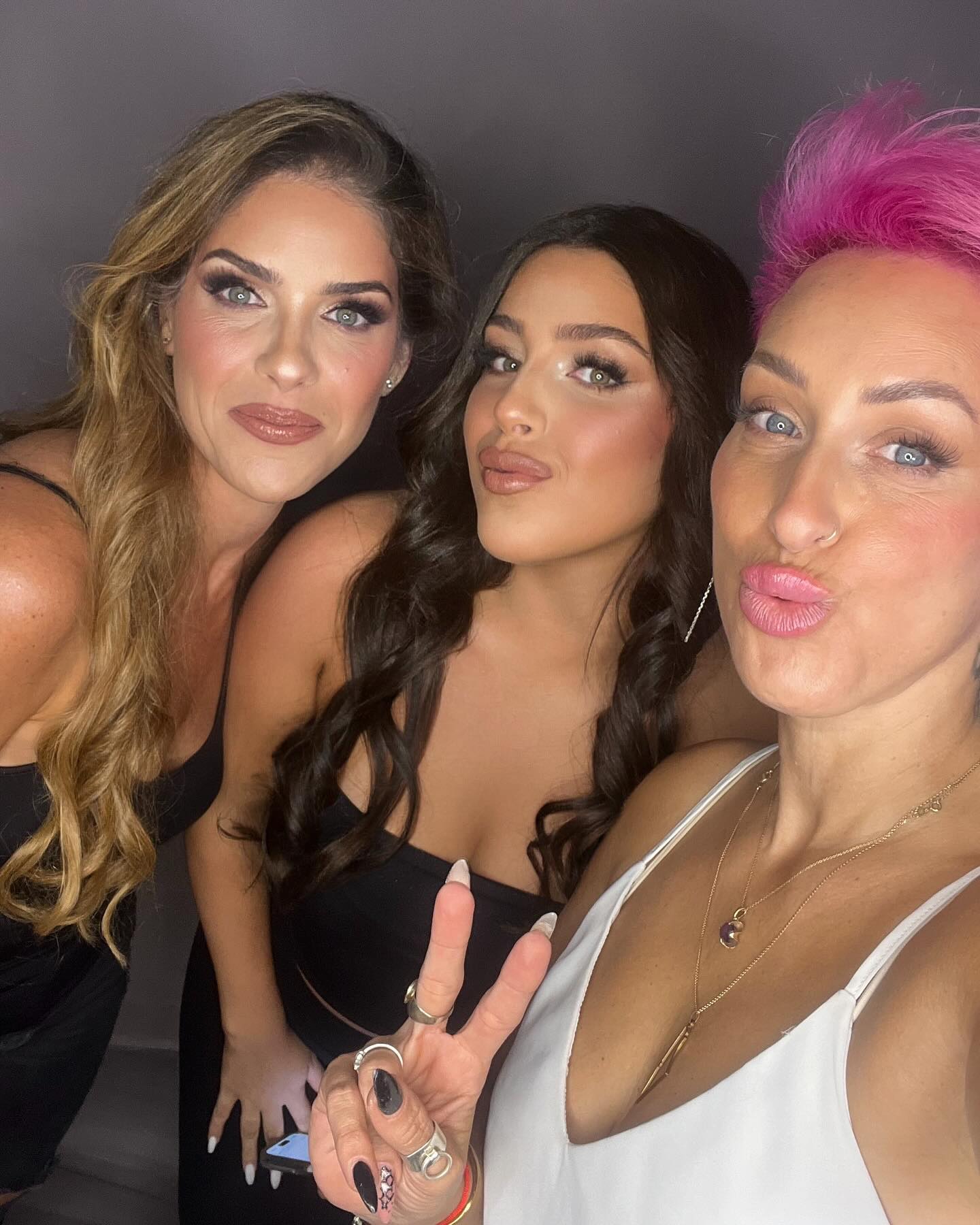 מה זה היופי הזה 😍😍😍
נורית וליאור המהממות איפור לאירוע 💄
כל היופי זה להתאים את האיפור למבנה הפנים שלך , הסגנון הצבעים ועוד … 
#מאפרת_מקצועית מקצועי #איפור #מאפרתמקצועית💄💋 #איפורזוהר